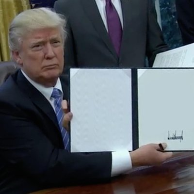 川普簽署文件