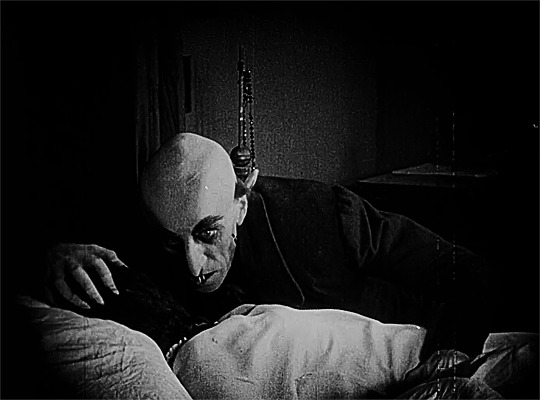 諾斯費拉圖 Nosferatu - 半夜俯身現身