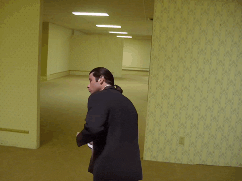 黑色追緝令 - Travolta 困惑找東西