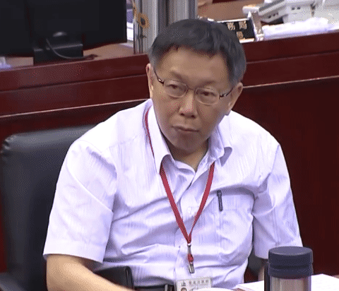 柯文哲 - 氣到捶桌