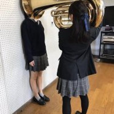 硬把大號塞到同學頭上