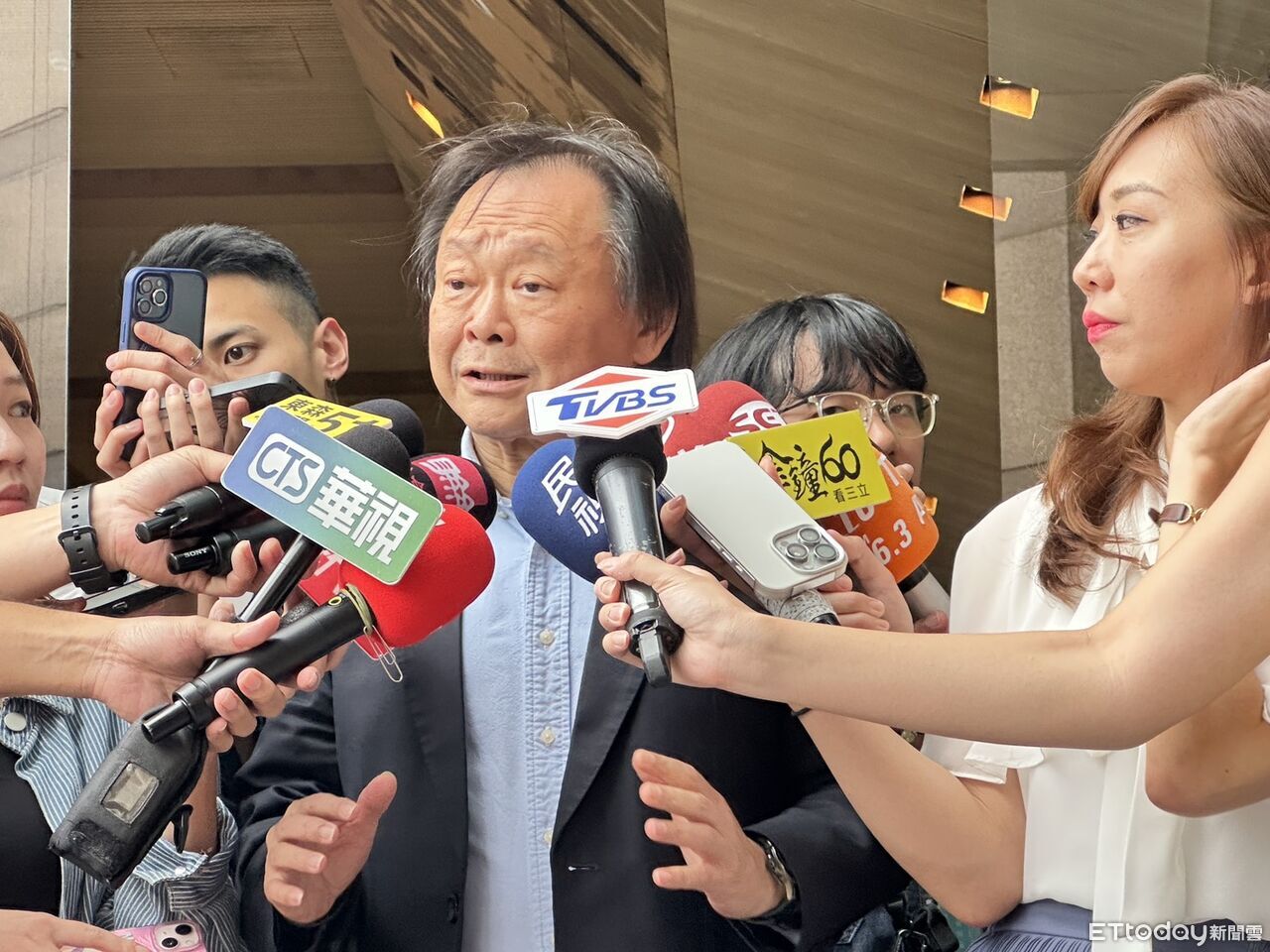 台北市議會 - 王世堅質詢經典表情