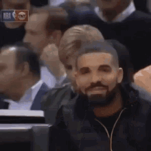 Drake - 球場邊伸手指認同