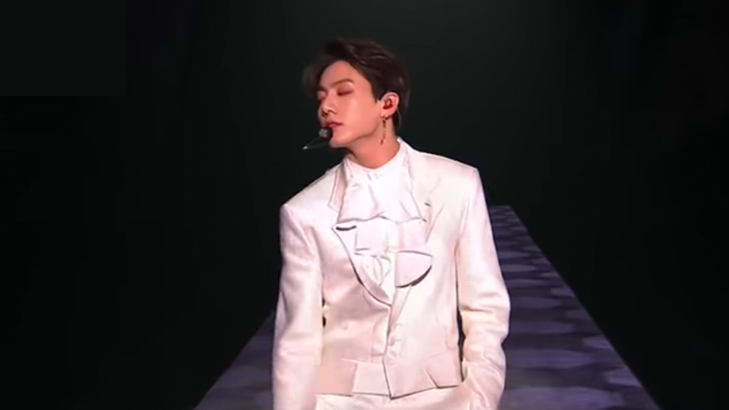 BTS - 柾國伸展台自信走秀