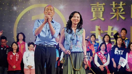 韓國瑜、李佳芬神秘手勢