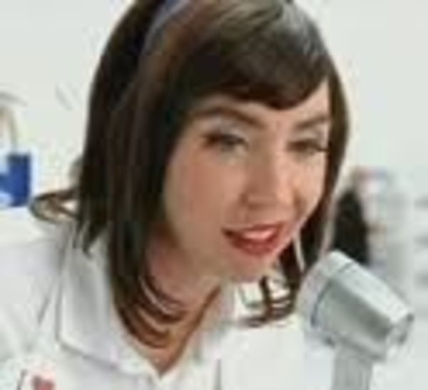 Flo - 保險櫃姐熱情推銷