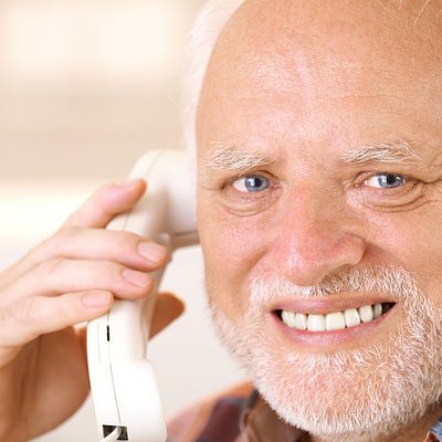 假笑忍痛老爺爺 Hide the Pain Harold