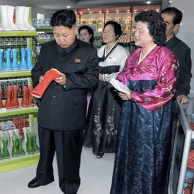 金正恩視察 - 認真端詳