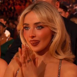 Sabrina Carpenter - 葛萊美舔唇賊笑